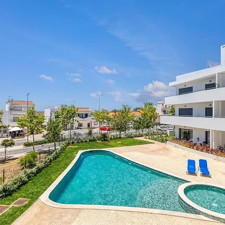 Lovely 2 Bedroom In Albur Village Lote A With Pool View Apartment