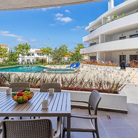 Lovely 2 Bedroom In Albur Village Lote A With Pool View Apartment